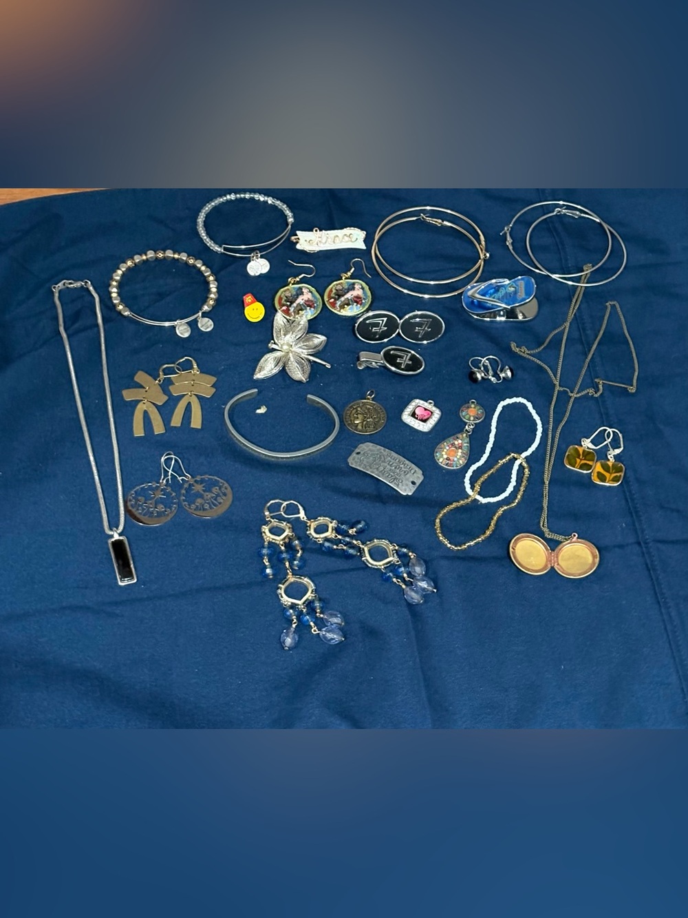 Jewelry Lot - Picture 1 of 1